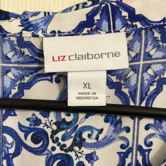 NWOT Liz Claiborne Blue and White Boxy Blouse with Notched Collar - Picture 2 of 4